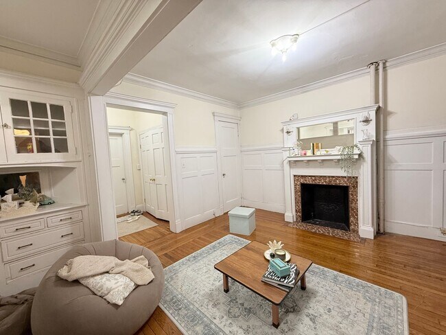 Foto del edificio - $5800 - Kenmore/Fenway 3-Bedroom Apartment – Renovated