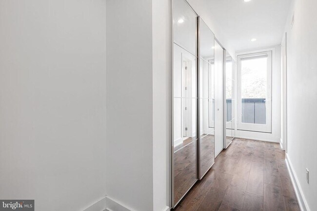 Foto del edificio - 1757 Waterloo St