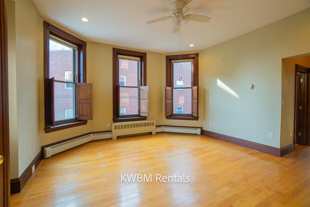 Primary Photo - 359 Broadway