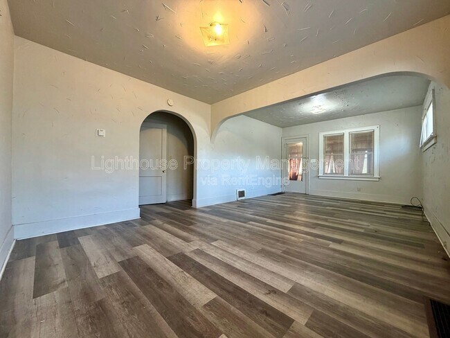 Building Photo - 232 E Lincoln Ave