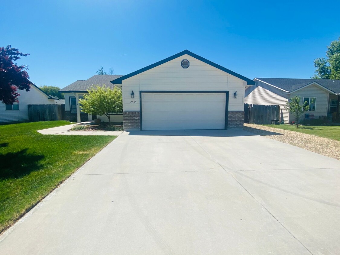 Primary Photo - Wonderful Pet Friendly Home in Nampa!