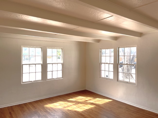 Building Photo - 612 W Plumb Ln