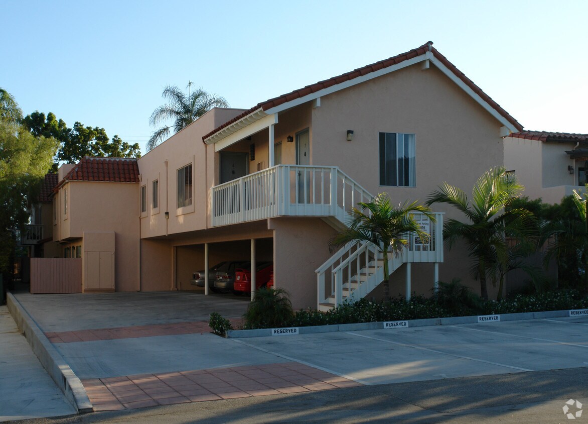 Primary Photo - 2416 De La Vina St
