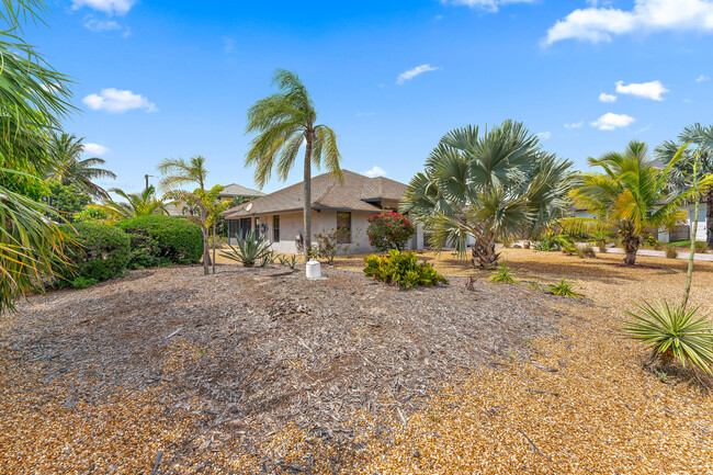 Building Photo - 4519 SE Pompano Terrace