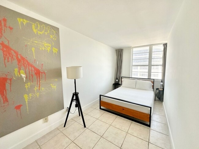 Building Photo - Amazing location: Close to Lincoln & the beaches: 1bed/1bath at the iconic Decoplage: available n...