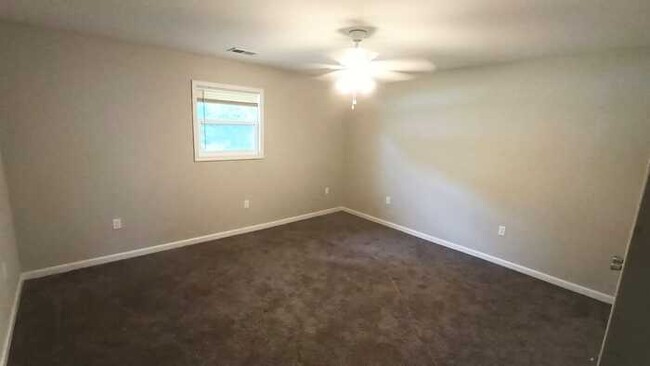 Building Photo - 5859 Lone Oak Dr SW