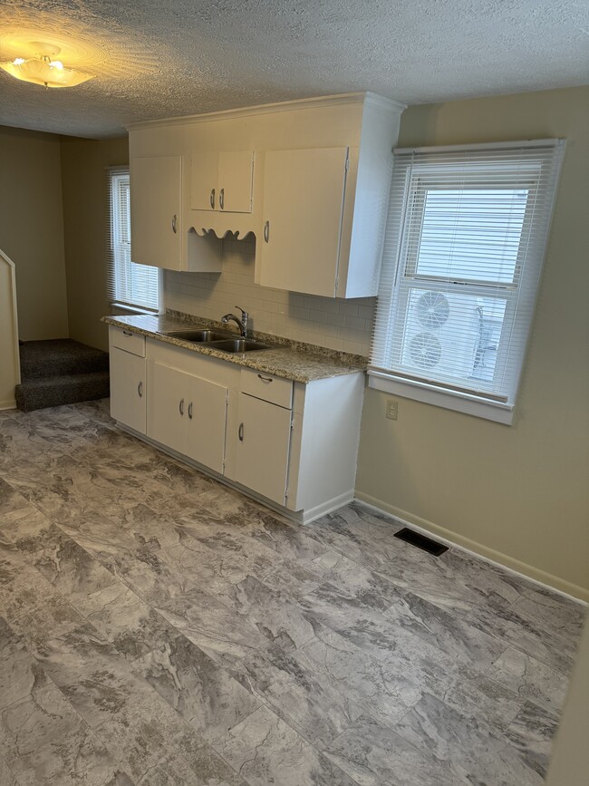 Building Photo - 131 Sheraton Dr