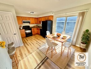 Building Photo - 823 N Cherry St