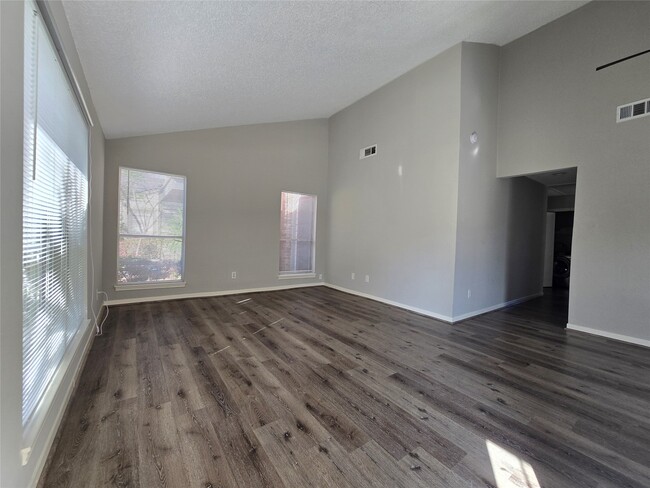 Foto del edificio - 7887 Kendalia Dr