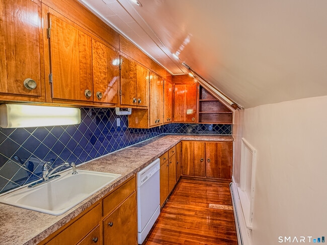 Building Photo - 162 Jubilee St