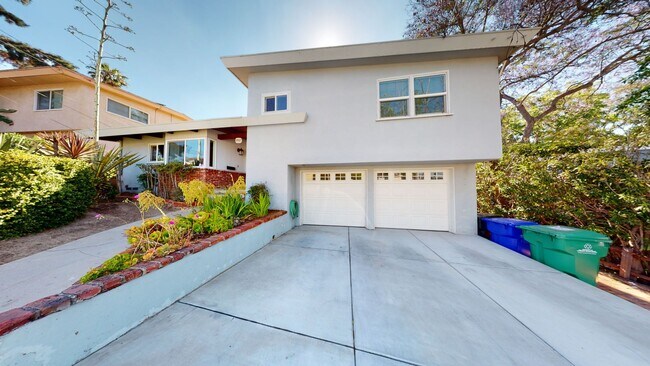 Building Photo - 4967 Campanile Dr