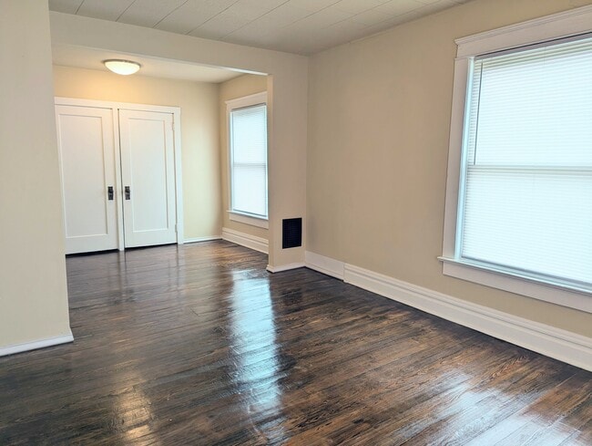 Building Photo - 2205 Highland Ave