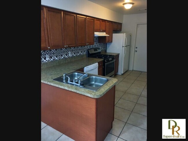 Foto del edificio - 3 Bedroom, 2.5 Bath, Garage, Screen Porch,...