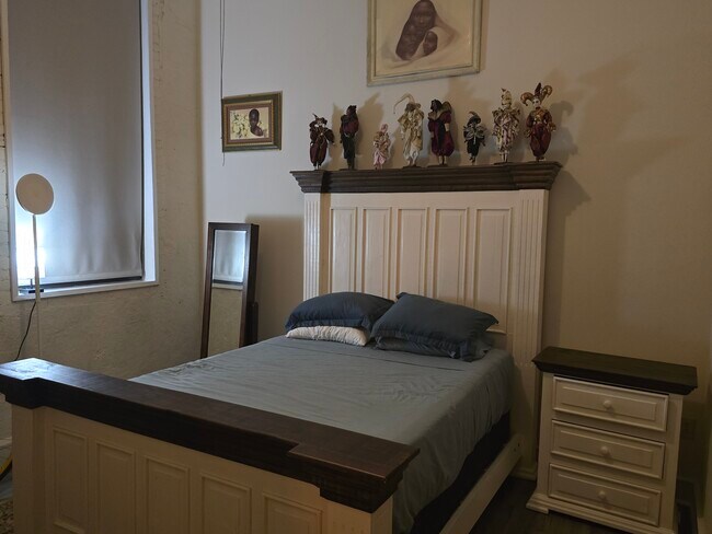 Dormitorio - 246 N Court St