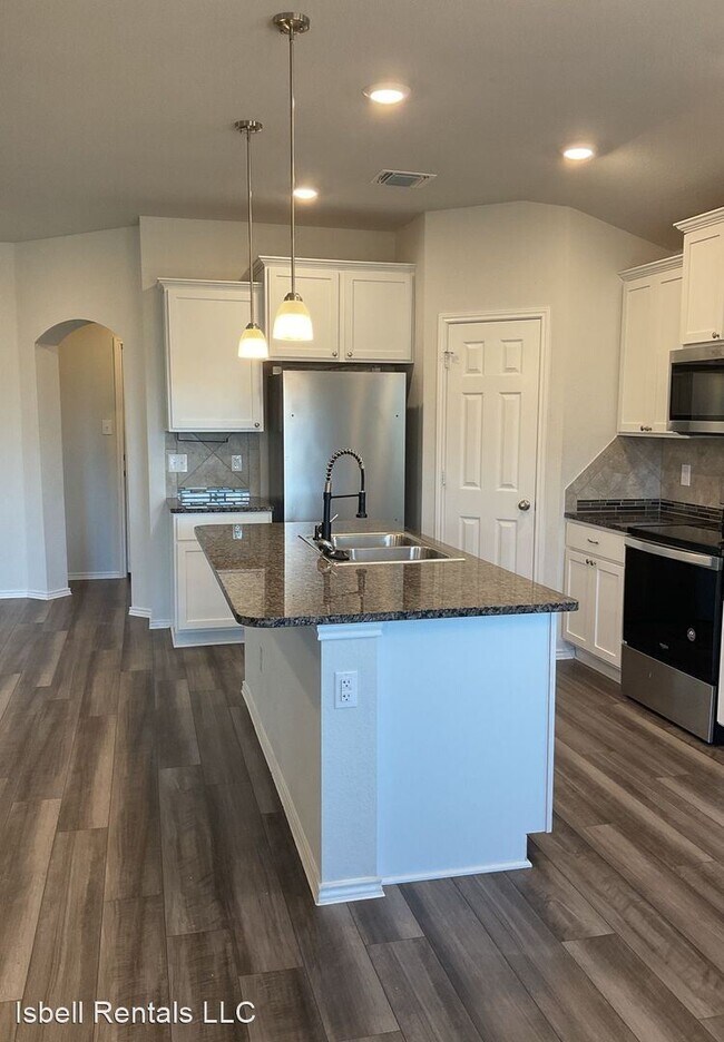 Building Photo - 3 br, 2 bath House - 405 Saddleback Trl
