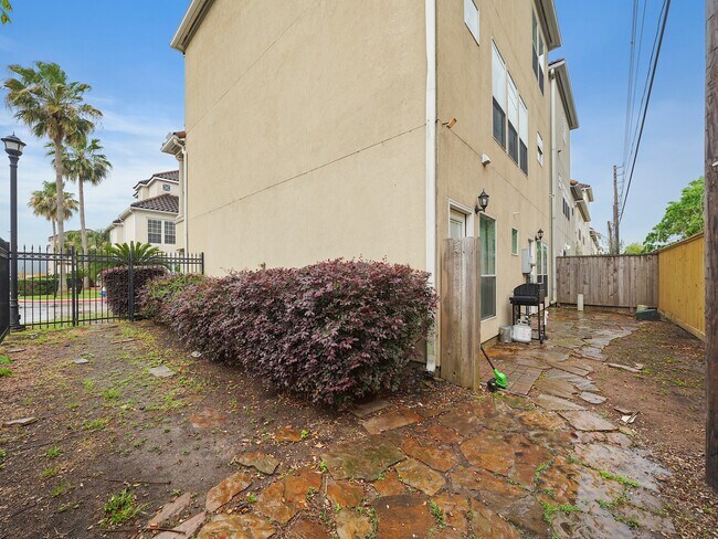 Foto del edificio - 7106 Harmony Cove