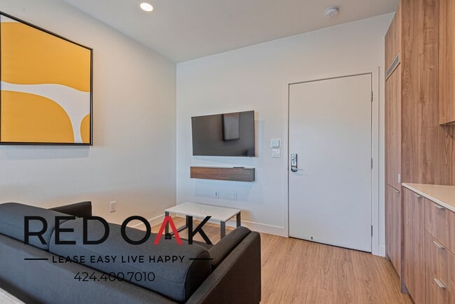 Foto del edificio - 7810 Topanga Canyon Blvd