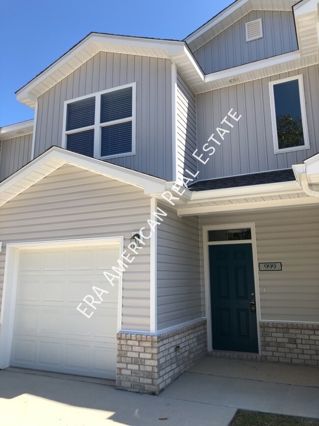 Building Photo - 999 Skylark Rd