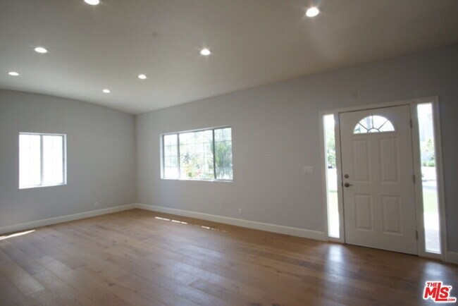 Foto del edificio - 830 3rd Ave