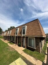 Building Photo - 6596 Poplar Woods Cir S