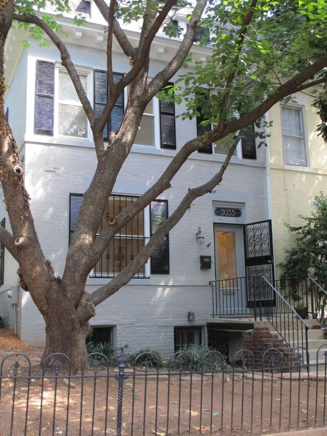 Building Photo - 3035 Cambridge Pl NW