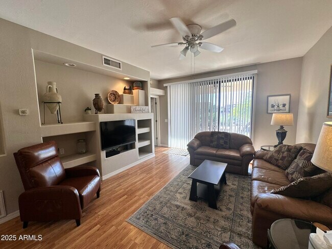 Building Photo - 9253 N Firebrick Dr