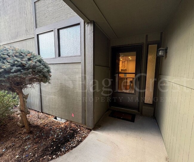 Foto del edificio - Three Bedroom Townhome Near Country Club G...