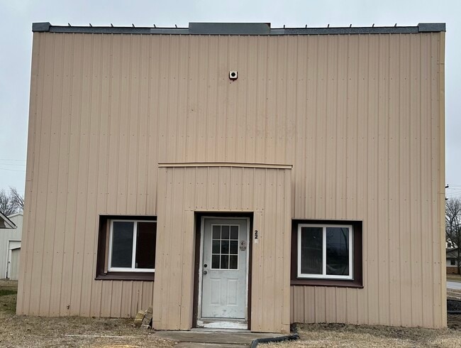 Building Photo - 223 N Sycamore St