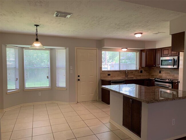 Foto del edificio - 1243 Park Knoll Ln