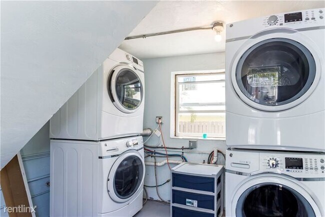 Building Photo - 2 br, 2 bath House - 801 Andrews Ave # 1-8