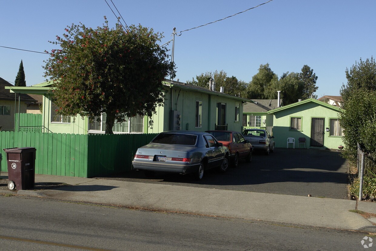 Foto principal - 24255 Silva Ave