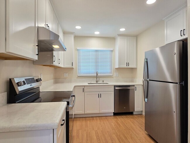 Foto del edificio - Renovated Home with New Kitchen, Stainless...