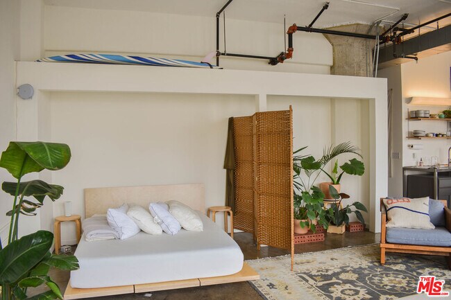 Foto del edificio - 315 E 8th St