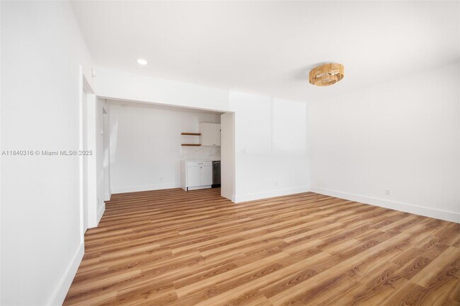 Foto del edificio - 3430 SW 15th St