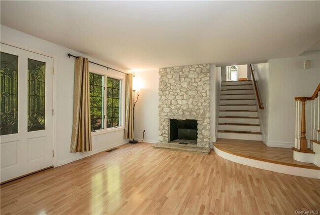 Foto del edificio - 150 Saxon Woods Rd
