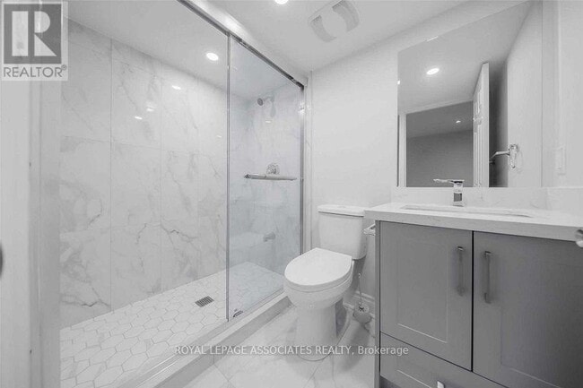 Building Photo - 33 Talbotshire St