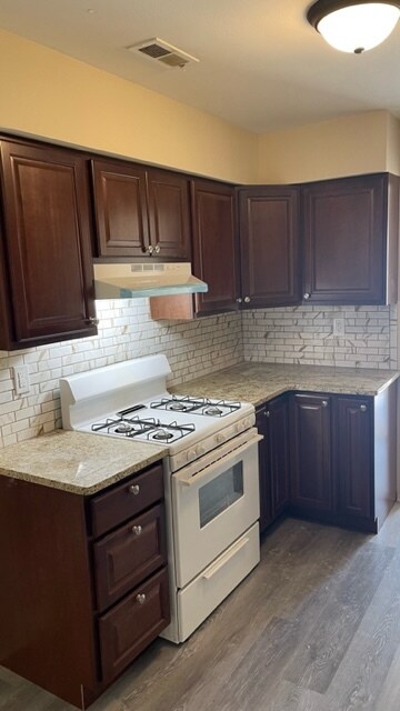 Building Photo - 5 Coriander Dr