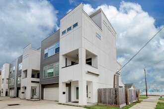 Building Photo - 3308 Pease St