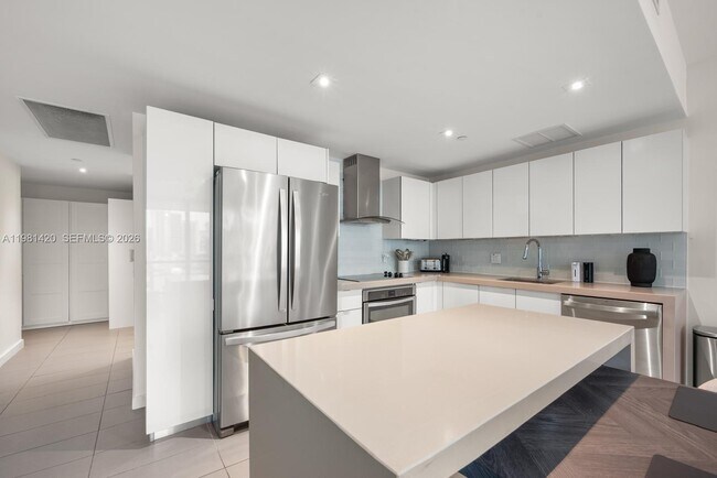 Building Photo - 1600 NE 1st Ave