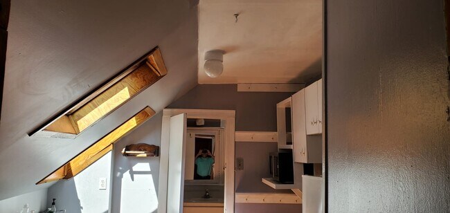 kitchen - 3222 N Leavitt St