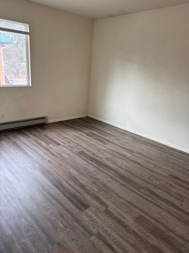 Foto del edificio - 2108 E 14th St