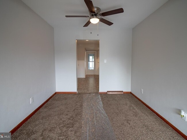 Building Photo - 6301 Salem Park Cir