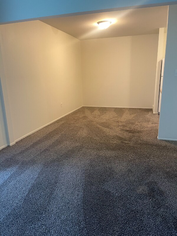 271 E Oakridge Ave Unit 202, Ferndale, MI 48220 Room for Rent in