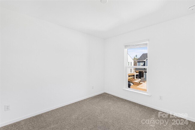 Foto del edificio - 9002 Clayton Aly