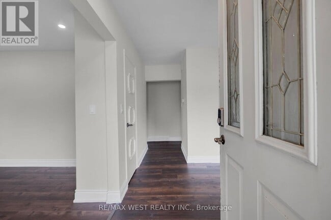 Building Photo - 397 Brentwood Ave