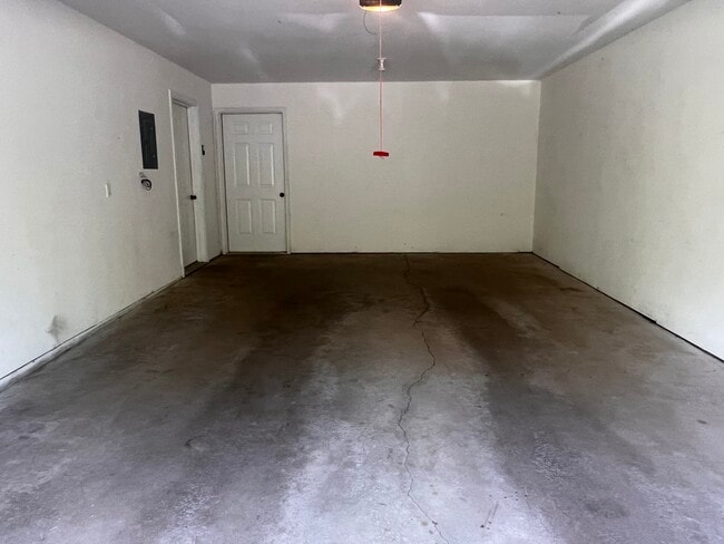 Building Photo - 97 N Main St