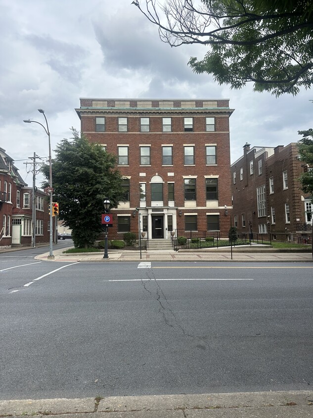 Primary Photo - 528 N New St