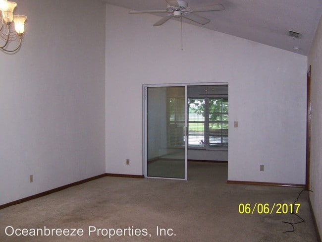 Building Photo - 408 Shangri La Cir