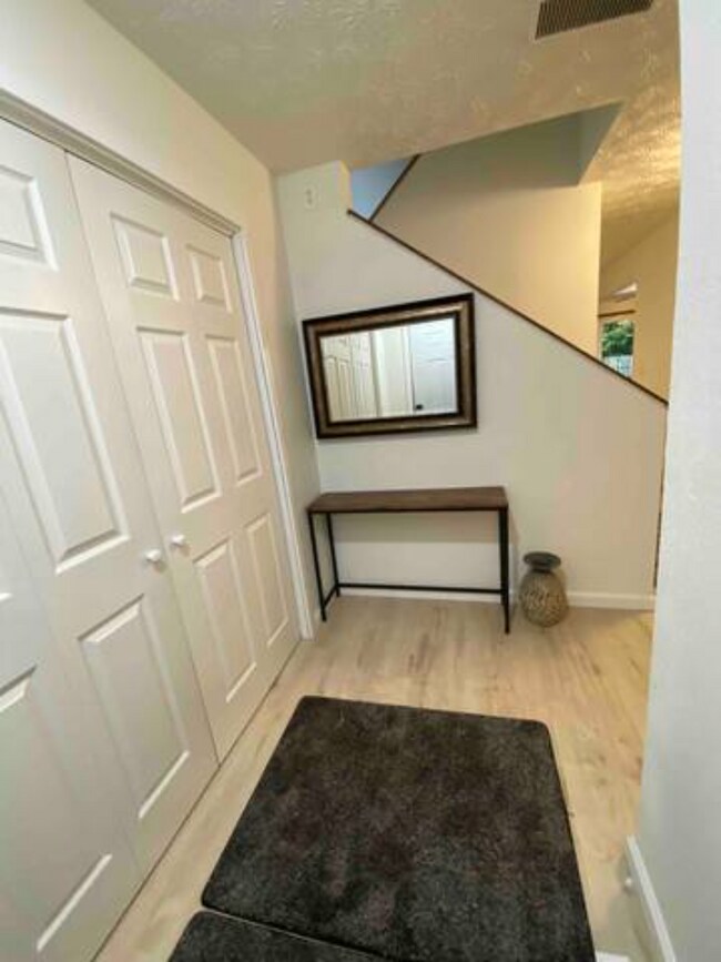 Foto del edificio - 5422 Larkspur Cir