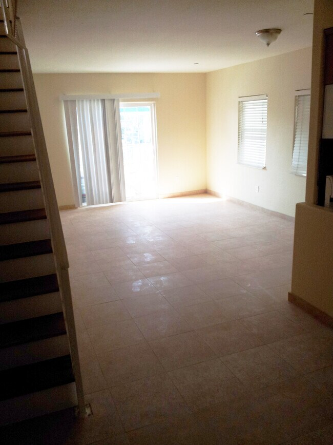 Building Photo - 1922 Crenshaw Blvd